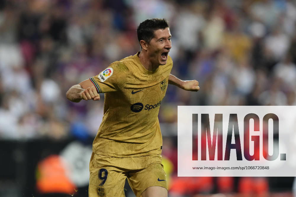 Valencia CF v FC Barcelona, Barca - LaLiga Santander VALENCIA, SPAIN - 29 October: Robert Lewandowski centre-forward of Barcelona and Poland celebrates after scoring his sides first goal during the La Liga Santander match between Valencia CF and FC Barcelona at Estadio Mestalla on October 29, 2022 in Valencia, Spain. Spain World. Editorial use only. Please get in touch for any other usage.