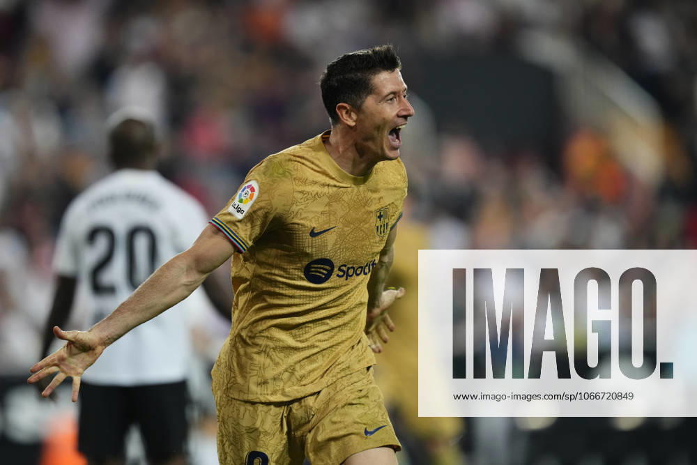 Valencia CF v FC Barcelona, Barca - LaLiga Santander VALENCIA, SPAIN - 29 October: Robert Lewandowski centre-forward of Barcelona and Poland celebrates after scoring his sides first goal during the La Liga Santander match between Valencia CF and FC Barcelona at Estadio Mestalla on October 29, 2022 in Valencia, Spain. Spain World. Editorial use only. Please get in touch for any other usage.