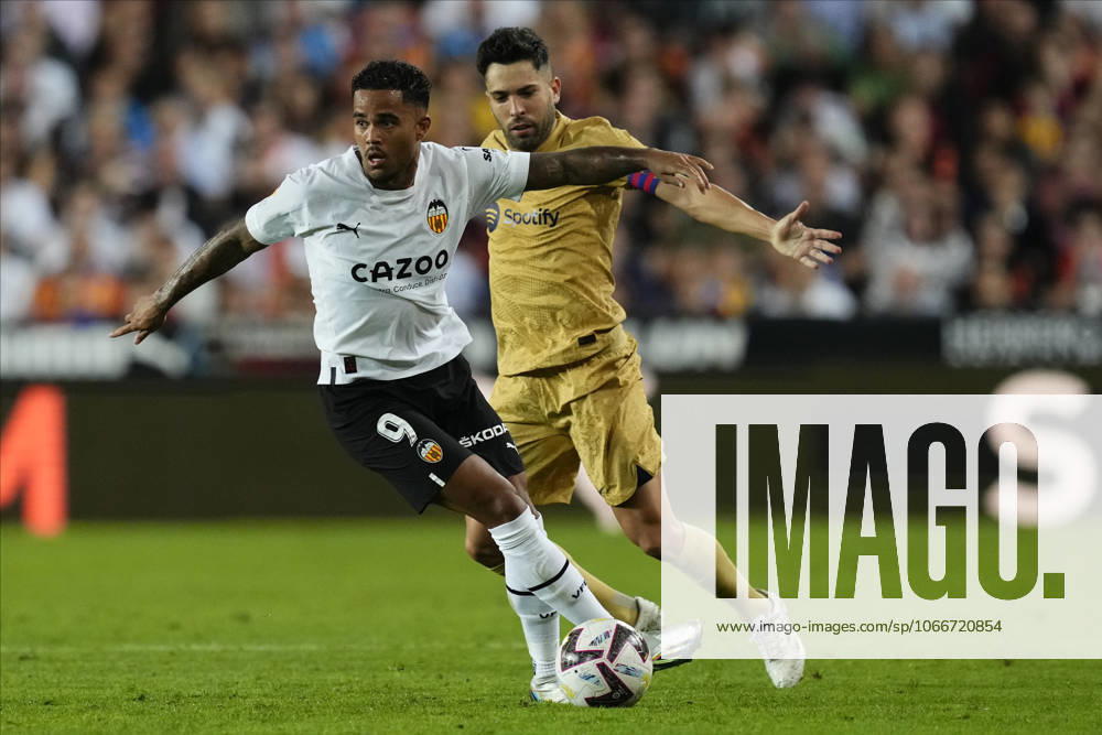Valencia CF v FC Barcelona, Barca - LaLiga Santander VALENCIA, SPAIN - 29 October: Justin Kluivert Left Winger of Valencia and Netherlands and Jordi Alba left-back of Barcelona and Spain compete for the ball during the La Liga Santander match between Valencia CF and FC Barcelona at Estadio Mestalla on October 29, 2022 in Valencia, Spain. Spain World. Editorial use only. Please get in touch for any other usage.