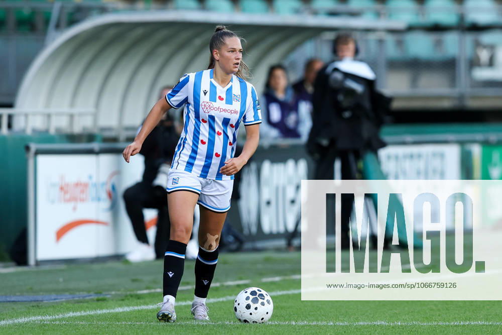 2025-09-21 ADO Den Haag v sc Heerenveen - Euro Jackpot Vrouwen Eredivisie DEN HAAG, NETHERLANDS - SEPTEMBER 21: Elfi Maass of SC Heerenveen looks on during the Euro Jackpot Vrouwen Eredivisie match between ADO Den Haag and sc Heerenveen at WerkTalent Stadion on September 21, 2025 in Den Haag, Netherlands. Den Haag WerkTalent Stadion Netherlands Content not available for redistribution in The Netherlands directly or indirectly through any third parties.