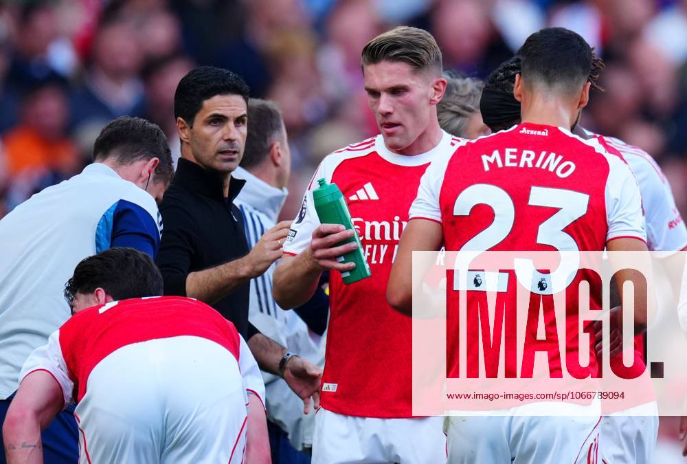 Arsenal Manager Mikel Arteta issues instructions to Viktor Gyokeres Arsenal v Manchester City, Premier League, Football, Emirates Stadium, London, UK - 21 Sep 2025London Emirates Stadium United Kingdom