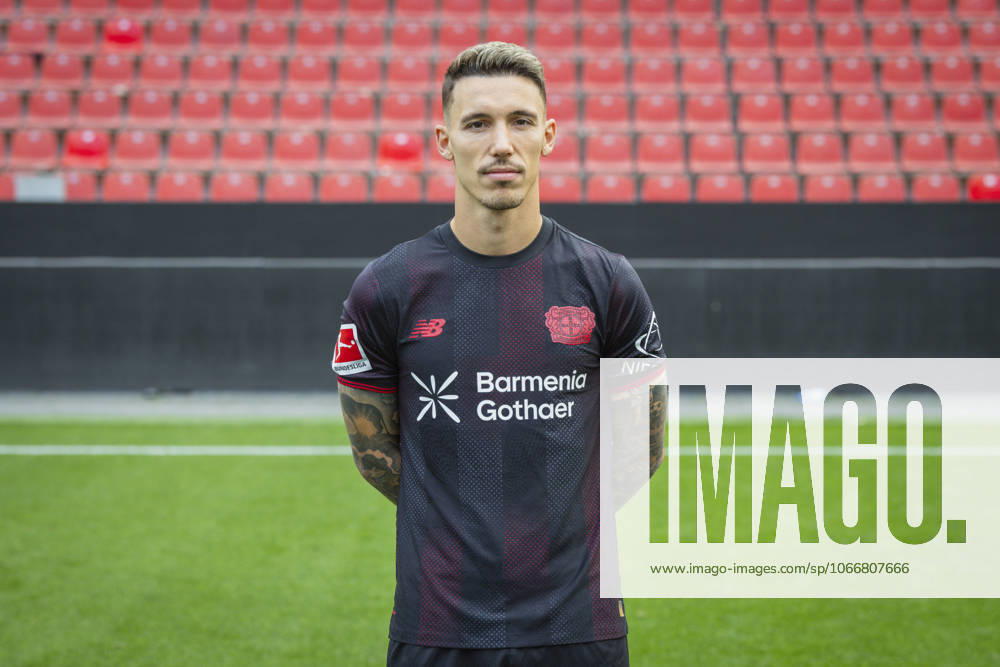 Alex Grimaldo Bayer Leverkusen Bayer Leverkusen 1 BL Portrait date 2025 2026