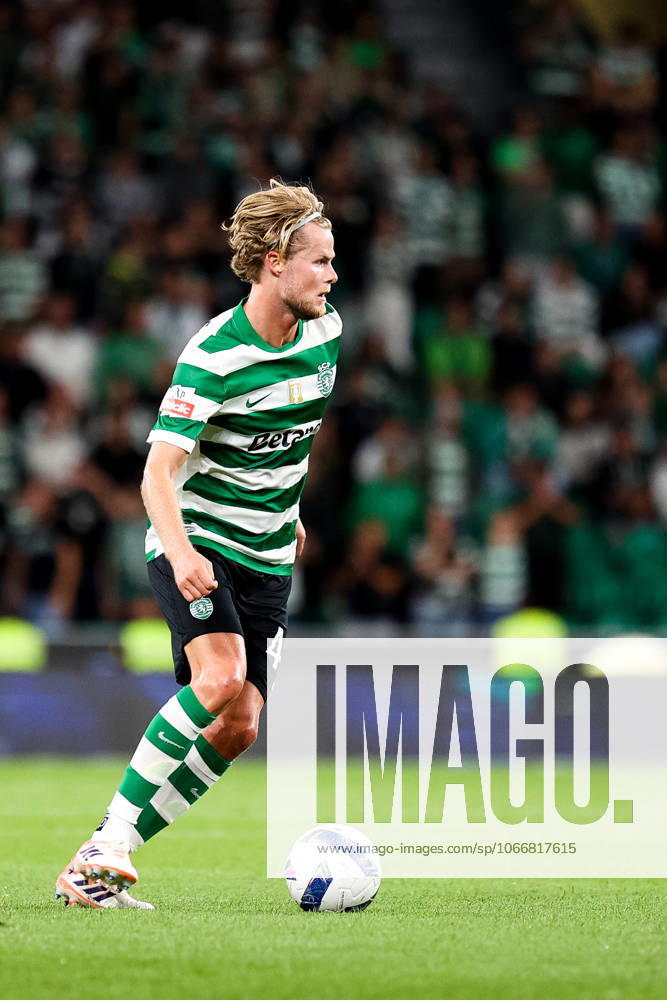 Sporting CP v Moreirense FC - Liga Portugal BetClic 2025 2026 Medio defensivo dinamarques do Sporting CP Morten Hjulmand 42 durante a partida entre Sporting CP v Moreirense FC, valida pela Liga Portugal BetClic 2025 2026 no Estadio Jose Alvalade, Portugal (Foto de Diogo Faria Reis Avant Sports) Lisboa Estadio Jose Alvalade Portugal