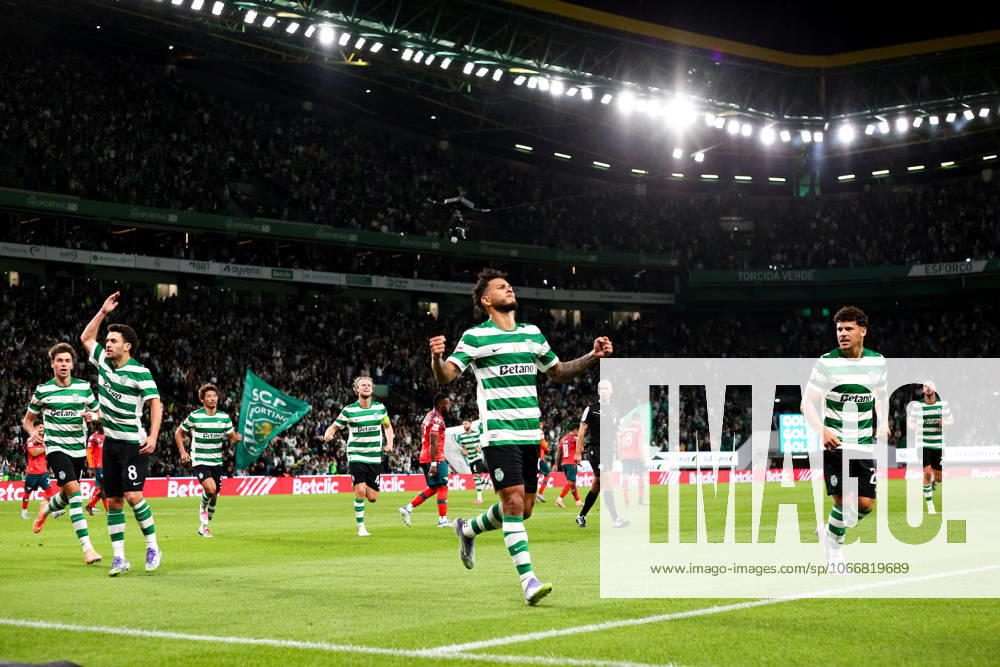 Sporting CP v Moreirense FC - Liga Portugal BetClic 2025 2026 Ponta de lanca colombiano do Sporting CP Luis Suarez 97 marca e Extremo esquerdo portugues do Sporting CP Pedro Goncalves 8 Medio esquerdo uruguaio do Sporting CP Maxi Araujo 20 durante a partida entre Sporting CP v Moreirense FC, valida pela Liga Portugal BetClic 2025 2026 no Estadio Jose Alvalade, Portugal (Foto de Diogo Faria Reis Avant Sports) Lisboa Estadio Jose Alvalade Portugal