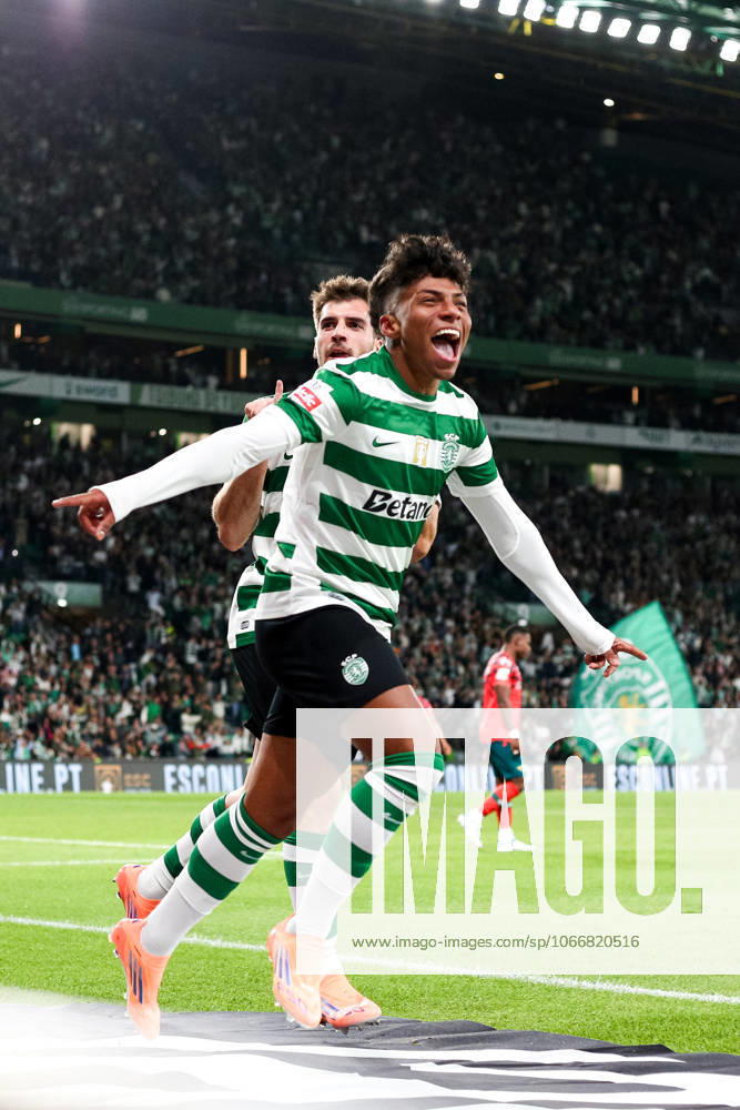 Sporting CP v Moreirense FC - Liga Portugal BetClic 2025 2026 Extremo esquerdo brasileiro do Sporting CP Alisson Santos 27 e Ioanidis celebram golo durante a partida entre Sporting CP v Moreirense FC, valida pela Liga Portugal BetClic 2025 2026 no Estadio Jose Alvalade, Portugal (Foto de Diogo Faria Reis Avant Sports) Lisboa Estadio Jose Alvalade Portugal