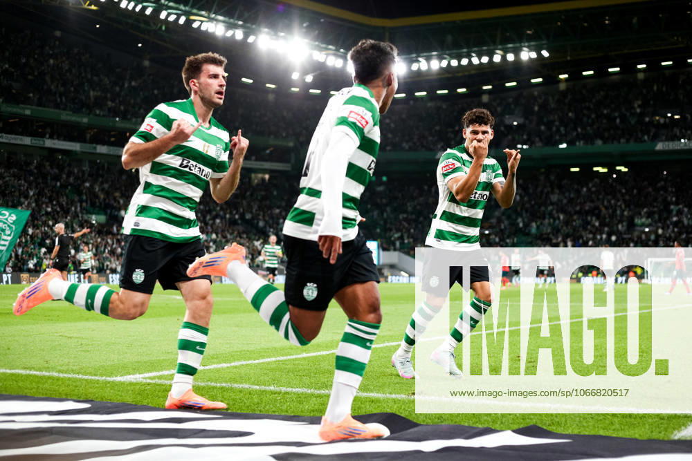 Sporting CP v Moreirense FC - Liga Portugal BetClic 2025 2026 Extremo esquerdo brasileiro do Sporting CP Alisson Santos 27 Medio esquerdo uruguaio do Sporting CP Maxi Araujo 20 e Ioanidis celebram golo durante a partida entre Sporting CP v Moreirense FC, valida pela Liga Portugal BetClic 2025 2026 no Estadio Jose Alvalade, Portugal (Foto de Diogo Faria Reis Avant Sports) Lisboa Estadio Jose Alvalade Portugal