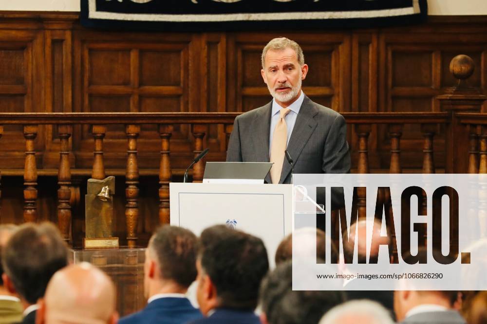 The King Presents The V Edition Of The camino Real Award To Rafael Nadal?????????????? MADRID, SPAIN - SEPTEMBER 20: (---- – MANDATORY CREDIT - ROYAL PALACE OF SPAIN HANDOUT - NO MARKETING NO ADVERTISING CAMPAIGNS - DISTRIBUTED AS A SERVICE TO CLIENTS----) King Felipe VI speaks at the presentation of the 5th edition of the Camino Real Award , at the Paraninfo of the University of Alcala, on 20 September, 2022 in Alcala de Henares, Madrid, Spain. The Camino Real Award has been granted by the Franklin Institute of the University of Alcala, which recognizes the professional work of Spaniards who in an outstanding and exemplary way project and enhance the positive image of Spain in the United States. The projection of the image of Spain in North America by the tennis player, means his triumph in the US Open (2019), as well as in previous editions of 2010, 2013, 2017 and in other tournaments played in North America. In addition, it is worth mentioning his personal involvement in different social actions from the Rafael Nadal Foundation, which integrates vulnerable minors or young people with intellectual disabilities. Madrid Spain. Editorial use only. Please get in touch for any other usage.