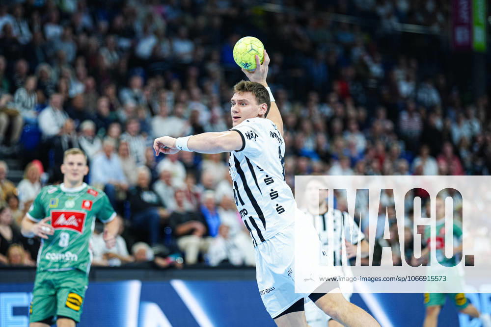 Throw Goal Lucas Laube THW Kiel, 20 GER, THW Kiel vs GWD Minden, Handball, 1 Bundesliga, Matchday 15, Season 2025 2026, 25 09 2025 GER, THW Kiel vs GWD Minden, Handball, 1 Bundesliga, Matchday 15, Season 2025 2026, 25 09 2025 Kiel
