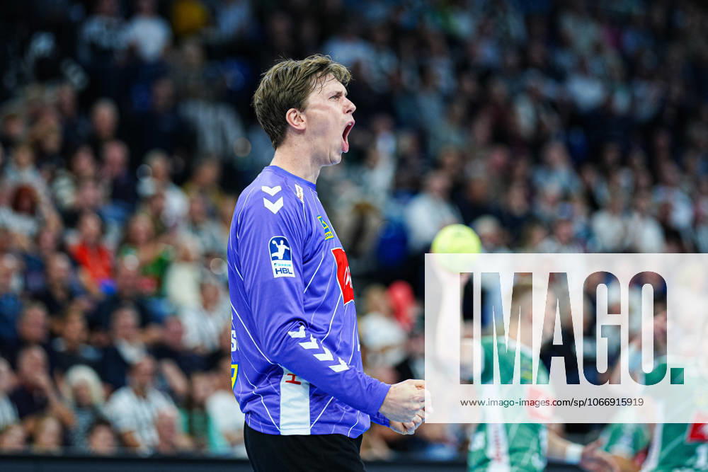 Cheers after Malte Semischs save GWD Minden, 01 GER, THW Kiel vs GWD Minden, Handball, 1 Bundesliga, Matchday 15, Season 2025 2026, 25 09 2025 GER, THW Kiel vs GWD Minden, Handball, 1 Bundesliga, Matchday 15, Season 2025 2026, 25 09 2025 Kiel