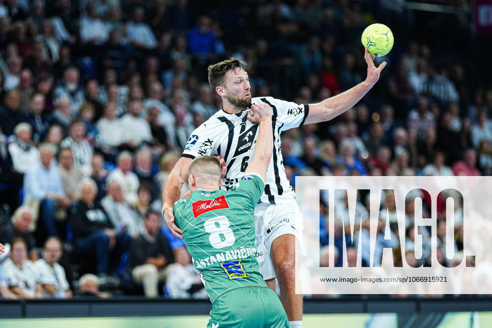 Karolis Antanavicius GWD Minden, 08 , Harald Reinkind THW Kiel, 06 GER, THW Kiel vs GWD Minden, Handball, 1 Bundesliga, Matchday 15, Season 2025 2026, 25 09 2025 GER, THW Kiel vs GWD Minden, Handball, 1 Bundesliga, Matchday 15, Season 2025 2026, 25 09 2025 Kiel
