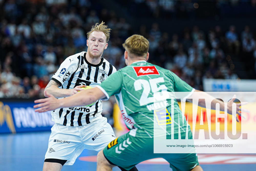 Eric Johansson THW Kiel, 21 , Mattis Welle GWD Minden, 25 GER, THW Kiel vs GWD Minden, Handball, 1 Bundesliga, Matchday 15, Season 2025 2026, 25 09 2025 GER, THW Kiel vs GWD Minden, Handball, 1 Bundesliga, Matchday 15, Season 2025 2026, 25 09 2025 Kiel