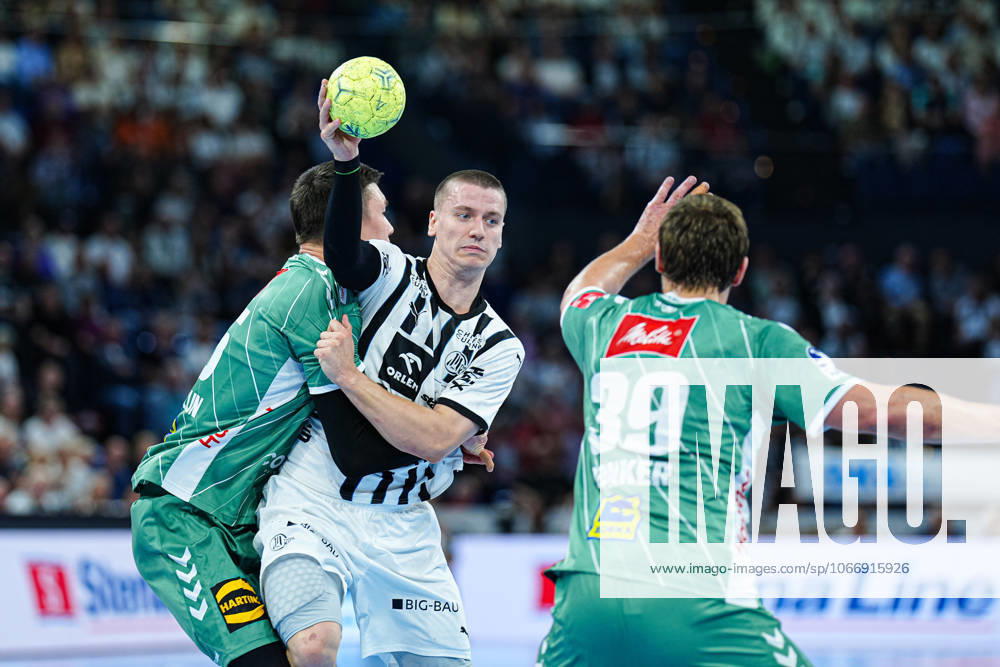 Azat Valiullin GWD Minden, 55 , Elias Ellefsen a Skipagotu THW Kiel, 71 GER, THW Kiel vs GWD Minden, Handball, 1 Bundesliga, Matchday 15, Season 2025 2026, 25 09 2025 GER, THW Kiel vs GWD Minden, Handball, 1 Bundesliga, Matchday 15, Season 2025 2026, 25 09 2025 Kiel
