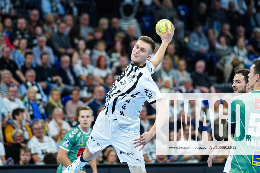 Throw Goal Nikola Bilyk THW Kiel, 53 GER, THW Kiel vs GWD Minden, Handball, 1 Bundesliga, Matchday 15, Season 2025 2026, 25 09 2025 GER, THW Kiel vs GWD Minden, Handball, 1 Bundesliga, Matchday 15, Season 2025 2026, 25 09 2025 Kiel