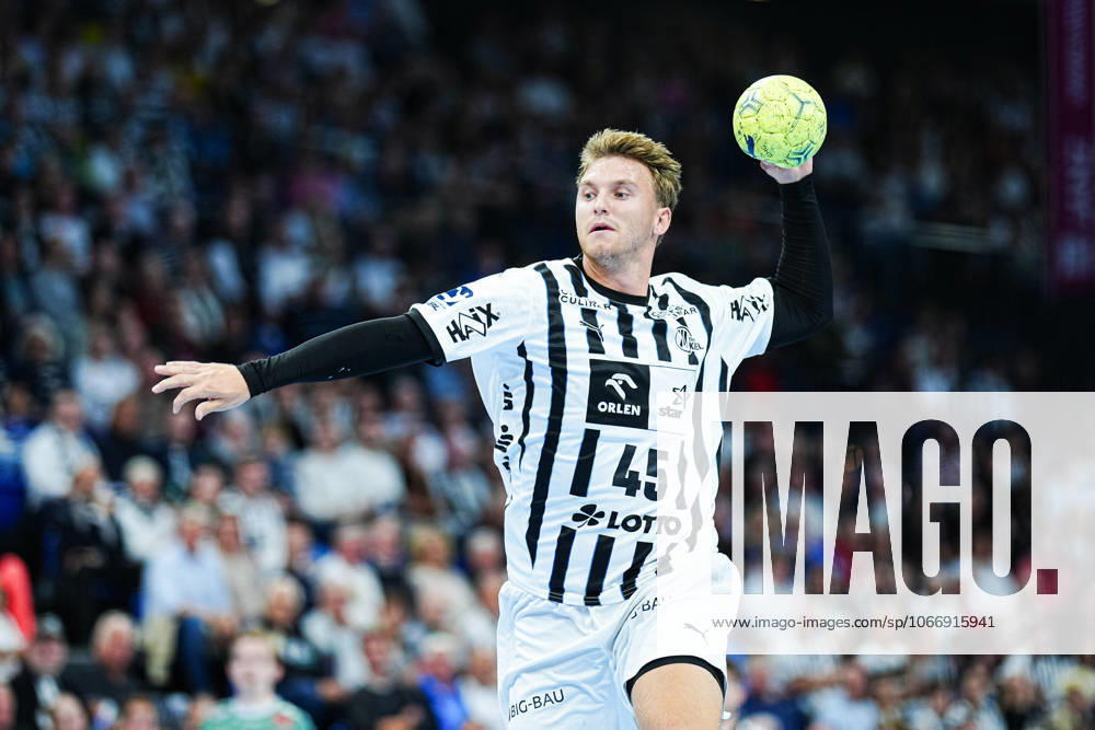 Throw Goal Emil Wernsdorf Madsen THW Kiel, 45 GER, THW Kiel vs GWD Minden, Handball, 1 Bundesliga, Matchday 15, Season 2025 2026, 25 09 2025 GER, THW Kiel vs GWD Minden, Handball, 1 Bundesliga, Matchday 15, Season 2025 2026, 25 09 2025 Kiel