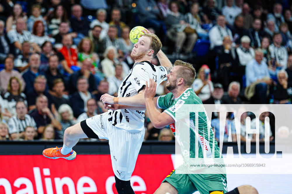 Throw Goal Eric Johansson THW Kiel, 21 GER, THW Kiel vs GWD Minden, Handball, 1 Bundesliga, Matchday 15, Season 2025 2026, 25 09 2025 GER, THW Kiel vs GWD Minden, Handball, 1 Bundesliga, Matchday 15, Season 2025 2026, 25 09 2025 Kiel