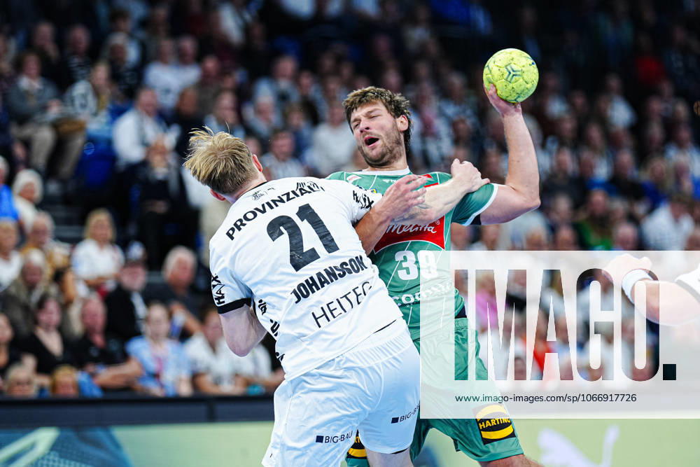 Eric Johansson THW Kiel, 21 , Malte Donker GWD Minden, 39 GER, THW Kiel vs GWD Minden, Handball, 1 Bundesliga, Matchday 15, Season 2025 2026, 25 09 2025 GER, THW Kiel vs GWD Minden, Handball, 1 Bundesliga, Matchday 15, Season 2025 2026, 25 09 2025 Kiel