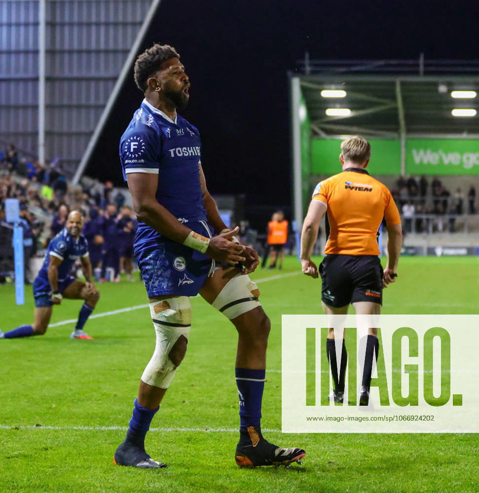25th September 2025; CorpAcq Stadium, Salford, Lancashire, England; English Premiership Rugby, Sale Sharks versus Gloucester; Hyron Andrews of Sale Sharks after scoring in the 79th minute to secure a bonus point win RogerxEvans Content restricted for UK based newspaper