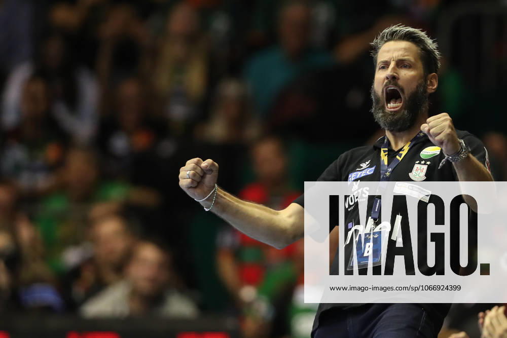 Handball, EHF Champions League, SC Magdeburg Wisla Plock v l Bennet Wiegert Magdeburg, coach jubilation, goal celebration, celebrate the goal, celebration Magdeubrg