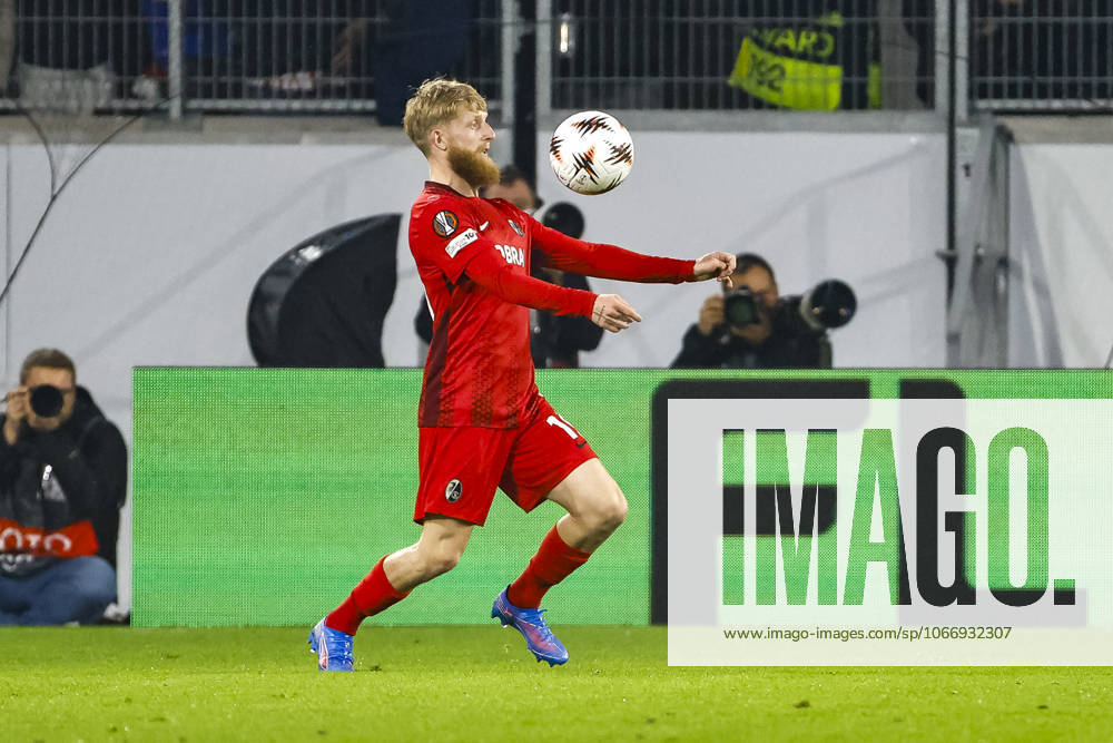 Niklas Beste SC Freiburg, 19 on the ball , Germany, Football, UEFA Europa League, Matchday 1, 2025 2026, SC Freiburg vs FC Basel, 24 09 2025, Stadion am Wolfswinkel, Freiburg im Breisgau, Germany Freiburg im Breisgau Stadion am Wolfswinkel Baden Württemberg Germany