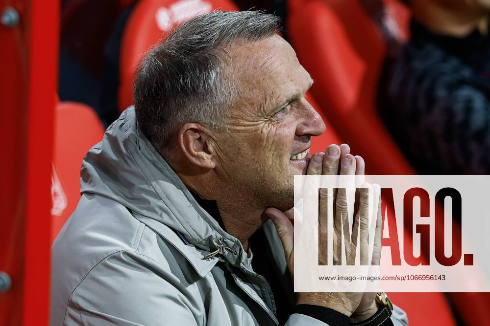 ENSCHEDE - FC Twente coach John van den Brom during the Dutch Eredivisie match between FC Twente and Fortuna Sittard at the De Grolsch Veste Stadium on September 26, 2025, in Enschede, Netherlands. ANP VINCENT JANNINK Eredivisie 2025 26 ANPxSportx IVx 537551541 originalFilename: 537551541