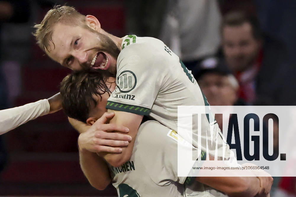 Konrad Laimer (FC Bayern Muenchen) bejubelt seinen Treffer zum 4:0 mit Tom Bischof (FC Bayern Muenchen), Bundesliga, FC Bayern München v SV Werder Bremen, Allianz Arena am 26. September 2025 in München, Deutschland. (Foto von Marco Steinbrenner DeFodi Images) Konrad Laimer (FC Bayern Muenchen) celebrates after scoring his teams fourth goal with Tom Bischof (FC Bayern Muenchen), Bundesliga, FC Bayern München v SV Werder Bremen, Allianz Arena, September 26, 2025 in München, Germany. (Photo by Marco Steinbrenner DeFodi Images) DFL regulations prohibit any use of photographs as image sequences and or quasi-video. Konrad Laimer FC Bayern Muenchen celebrates his teams fourth goal with Tom Bischof FC Bayern Muenchen , Bundesliga, FC Bayern München v SV Werder Bremen, Allianz Arena, September 26, 2025 in Munich, Germany Photo by Marco Steinbrenner DeFodi Images Konrad Laimer FC Bayern Muenchen celebrates after scoring his teams fourth goal with Tom Bischof FC Bayern Muenchen , Bundesliga, FC Bayern München v SV Werder Bremen, Allianz Arena, September 26, 2025 in München, Germany Photo by Marco Steinbrenner DeFodi Images DFL regulations prohibit any use of photographs as image sequences and or quasi video