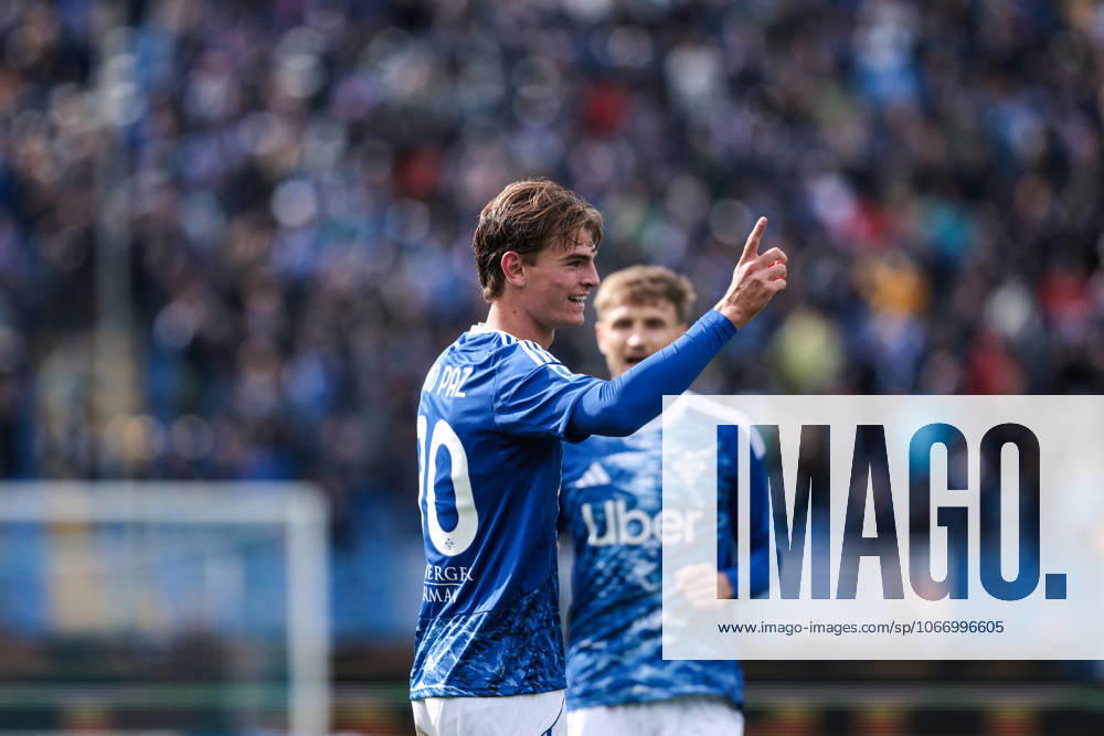 Como 1907 V US Cremonese - Serie A Nicolas Paz (Como 1907) celebrates after scoring a goal during the Serie A football match between Como 1907 and US Cremonese in Como, Italy, on September 27, 2025, at Stadio Giuseppe Sinigaglia. Como Italy