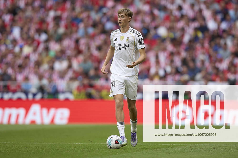 Dean Huijsen (Real Madrid CF) controls the ball during the LaLiga EA Sports match between AtlÃ tico Madrid v Real Madrid at Riyadh Air Metropolitano on September 27, 2025 in Madrid, Spain. (Photo by Manu Reino DeFodi Images) Dean Huijsen Real Madrid CF controls the ball during the LaLiga EA Sports match between AtlÃ tico Madrid v Real Madrid at Riyadh Air Metropolitano on September 27, 2025 in Madrid, Spain Photo by Manu Reino DeFodi Images