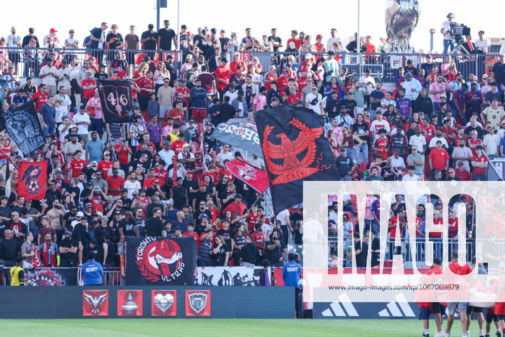 Toronto FC v Inter Miami CF In Toronto, Ontario, Canada, on September 27, 2025, Toronto FC ultras cheer for the team during the Major League Soccer game between Toronto FC and Inter Miami at BMO Field. Toronto Ontario Canada