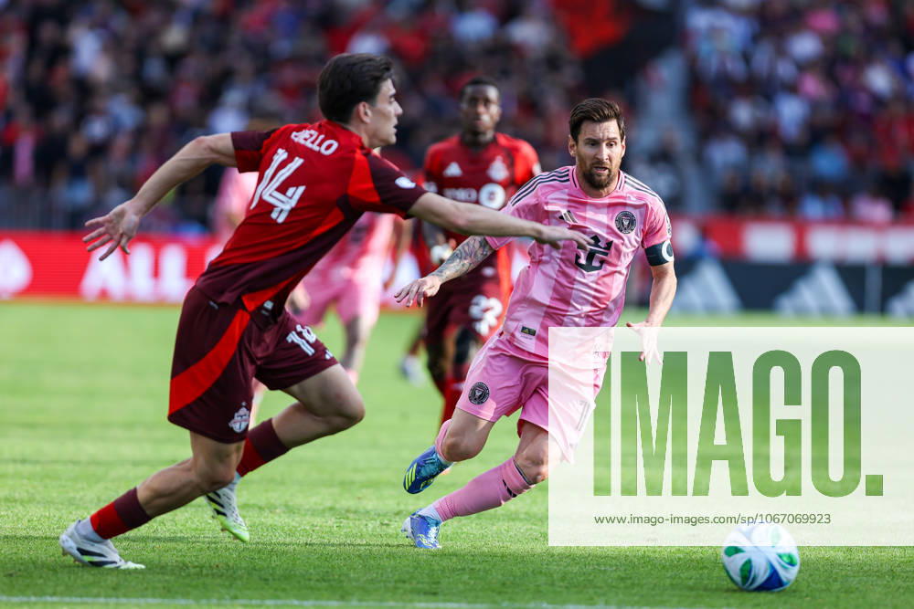 Toronto FC v Inter Miami CF In Toronto, Ontario, Canada, on September 27, 2025, Inter Miami attacking midfielder Lionel Messi 10 (pink (R)) tries to dribble past Alonso Coello 14 (red (L)) during the Major League Soccer game between Toronto FC and Inter Miami at BMO Field. Toronto Ontario Canada