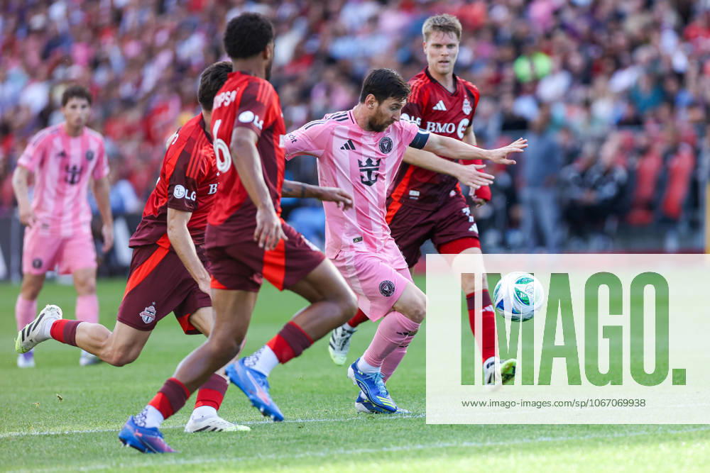 Toronto FC v Inter Miami CF In Toronto, Ontario, Canada, on September 27, 2025, Inter Miami attacking midfielder Lionel Messi 10 (pink) controls the ball while surrounded by Toronto FC defenders during the Major League Soccer game between Toronto FC and Inter Miami at BMO Field. Toronto Ontario Canada