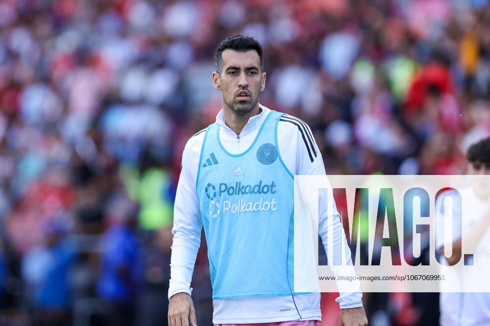 Toronto FC v Inter Miami CF In Toronto, Ontario, Canada, on September 27, 2025, Inter Miami midfielder Sergio Busquets watches a teammate warm up before the Major League Soccer game between Toronto FC and Inter Miami at BMO Field. Toronto Ontario Canada