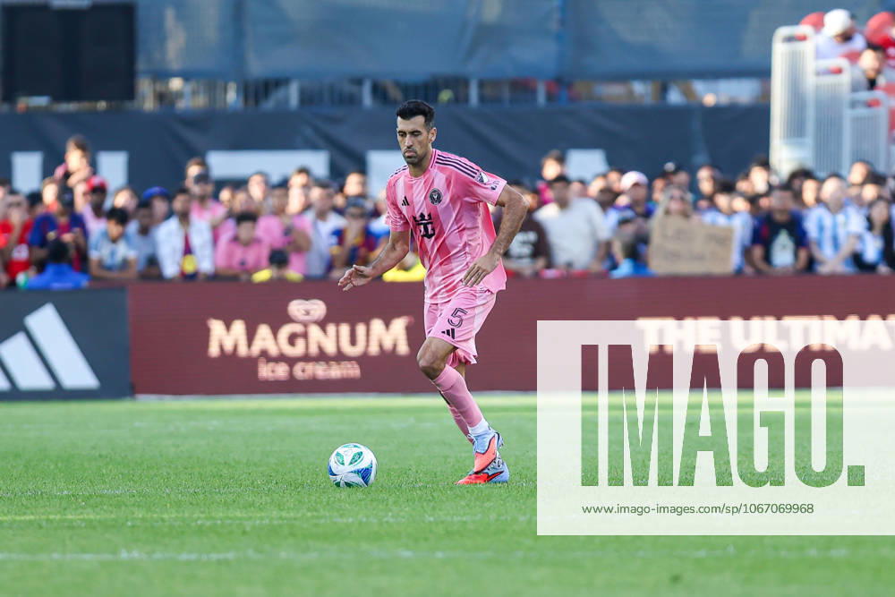 Toronto FC v Inter Miami CF In Toronto, Ontario, Canada, on September 27, 2025, Inter Miami midfielder Sergio Busquets 5 is in action during the Major League Soccer game between Toronto FC and Inter Miami at BMO Field. Toronto Ontario Canada