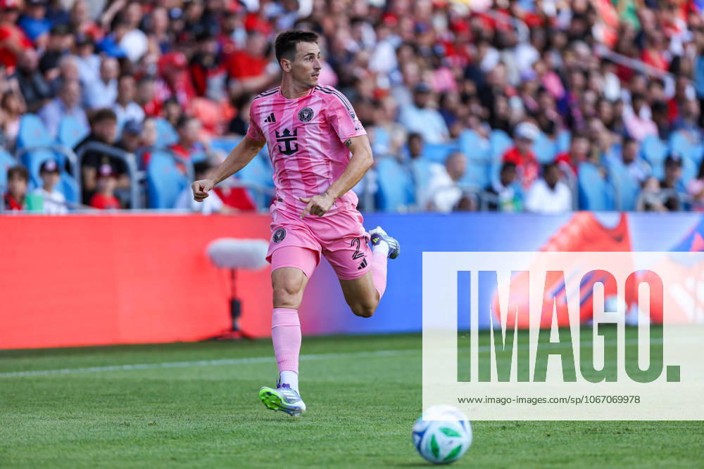 Toronto FC v Inter Miami CF In Toronto, Ontario, Canada, on September 27, 2025, Inter Miami midfielder Tadeo Allende 21 (pink) is in action during the Major League Soccer game between Toronto FC and Inter Miami at BMO Field. Toronto Ontario Canada