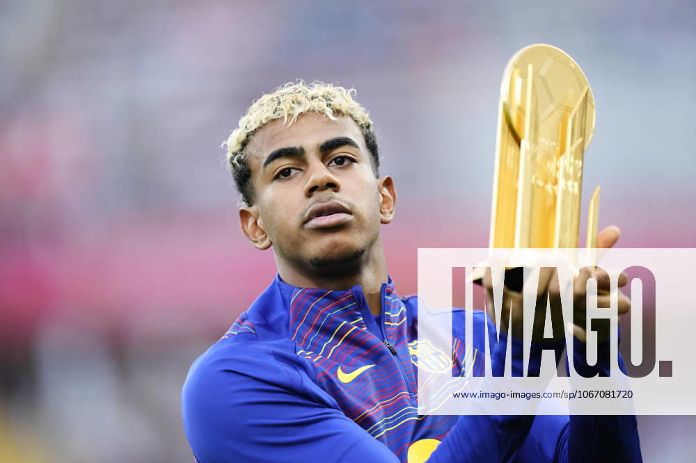 KW 39 FC Barcelona, Barca v Real Sociedad - LaLiga EA Sports Lamine Yamal right winger of Barcelona and Spain with the Kopa trophy prior the LaLiga EA Sports match between FC Barcelona and Real Sociedad at Estadi Olimpic Lluis Companys on September 28, 2025 in Barcelona, Spain. Barcelona Spain