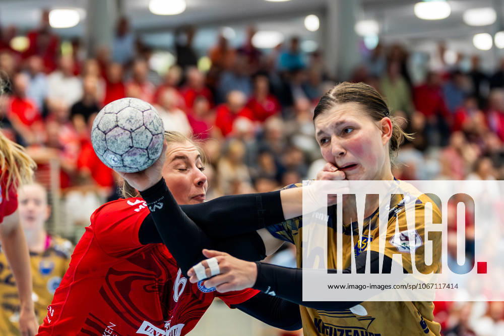GER, Handball, Women, Season 2025 2026, DHB Pokal 2 Runde Achtelfinale, Thueringer HC Buxtehuder SV Anika Hampel Buxtehuder SV , Nathalie Hendrikse Thueringer HC,6 99947 Bad Langensalza Salza Halle Sporthalle Mehrz Thüringen Germany