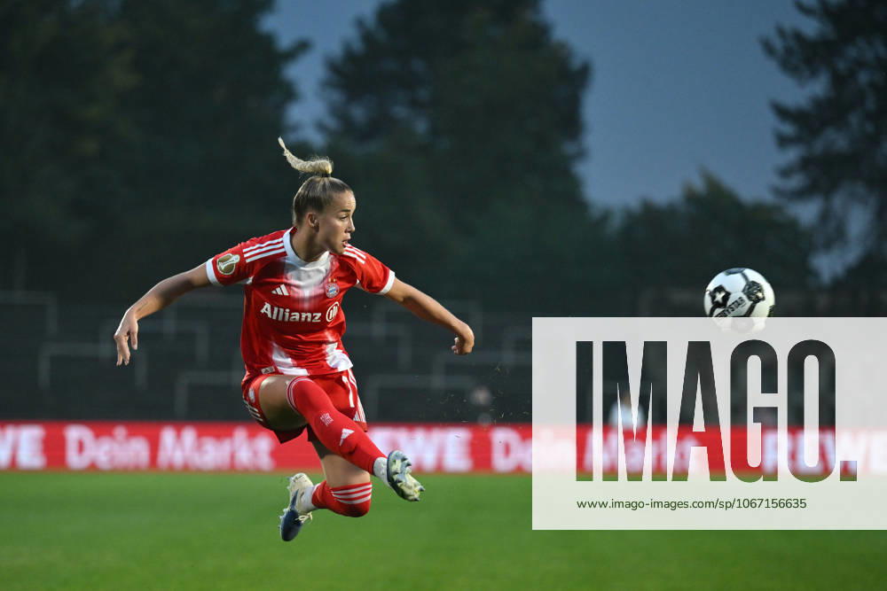 Giulia Gwinn FC Bayern 29 09 2025, Football, DFB Pokal Frauen 2025 26, 1 Runde Borussia Dortmund FC Bayern München DFB regulations prohibit any use of photographs as image sequences and or quasi video Dortmund Stadion Rote Erde Nordrhein Westfalen Germany Team2