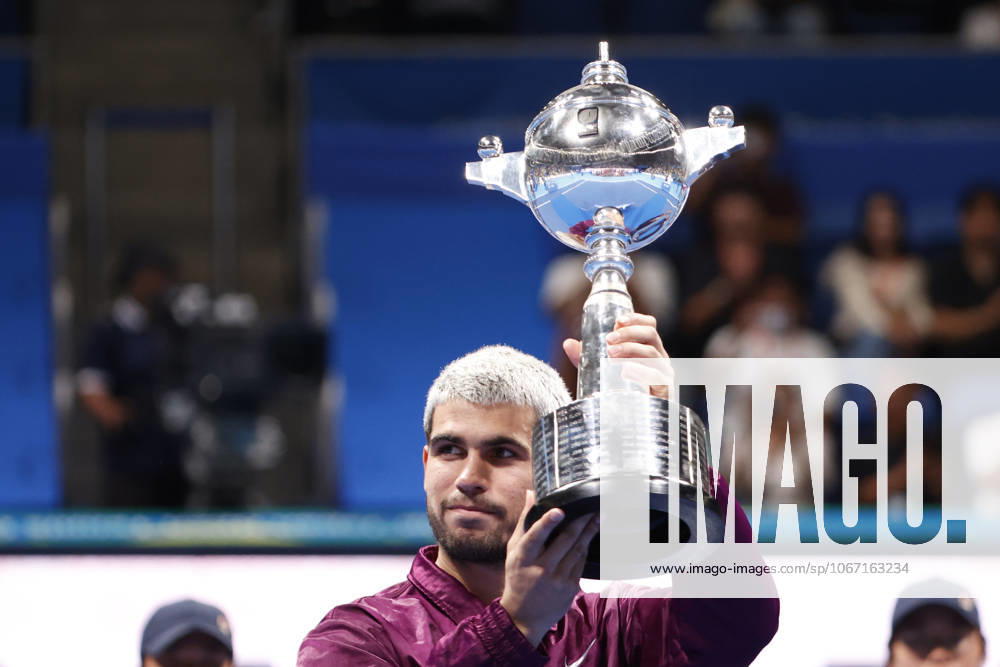 Carlos ALCARAZ (ESP) poses for the cameras after winning the singles final match the Japan Open Tennis Championships at Ariake Colosseum in Tokyo. The tournament runs from September 22 to 30. Alcaraz defeated Taylor Fritz 6:4, 6:4. Tokyo Japan - ZUMAm191 20250930_aap_m191_035