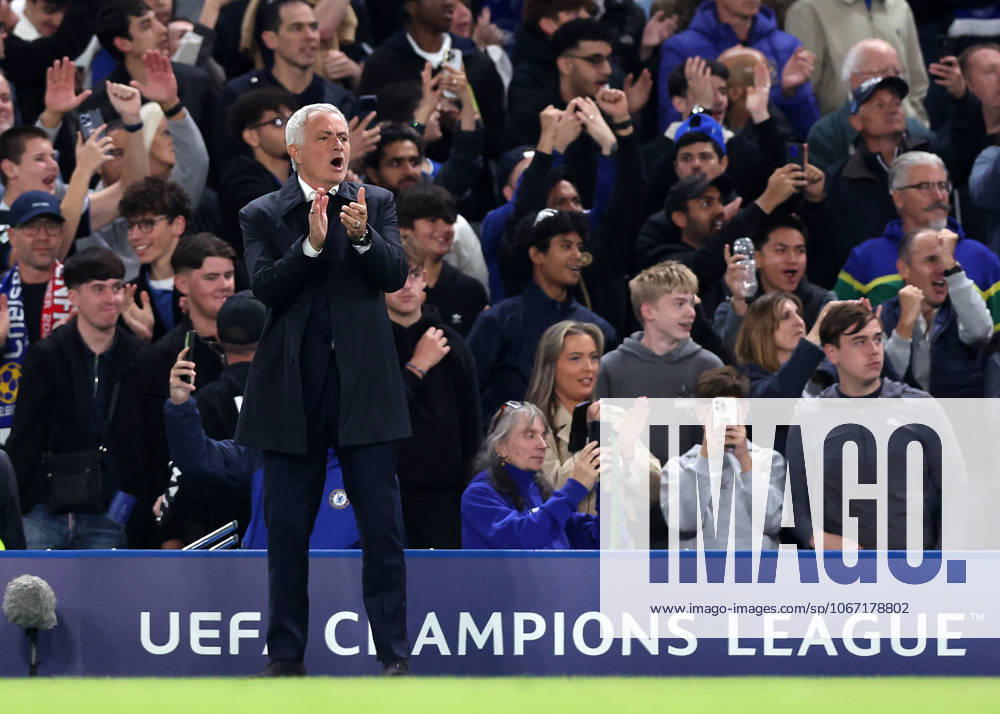 London, England, 30th September 2025.Jose Mourinho manager of Benfica during the Chelsea vs Benfica UEFA Champions League match at Stamford Bridge, London. Picture credit should read: David Klein Sportimage . SPI_012_DK_Chelsea_Benfica SPI-4176-0012