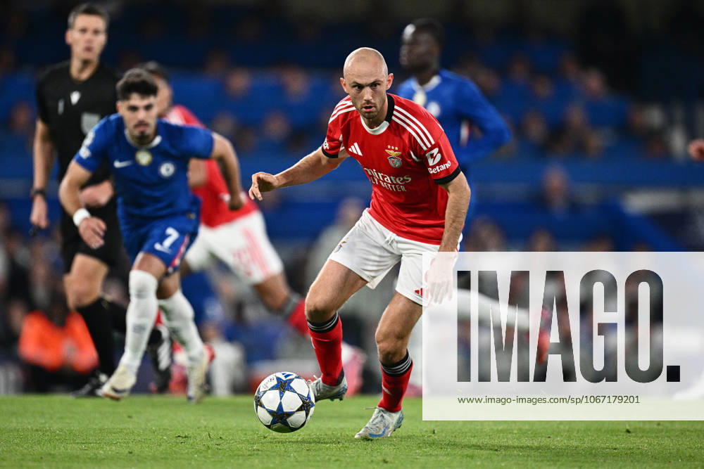 GB, London - 30 September 2025: Fredrik Aursnes of S.L. Benfica controls a ball during the match between Chelsea FC and S.L. Benfica in UEFA Champions League 2025 26 League Phase MD2 at Stamford Bridge stadium in London, England. Photo Sebastian Frej Chelsea vs. S.L. Benfica - UEFA Champions League 2025 26 League Phase MD2
