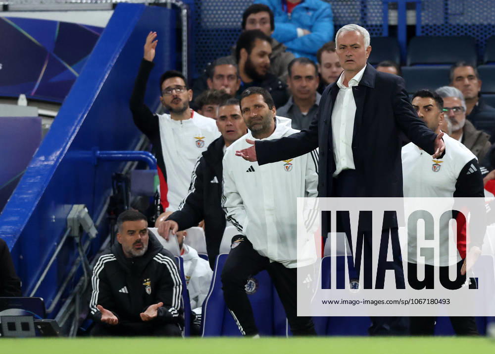 London, England, 30th September 2025. Jose Mourinho manager of Benfica during the Chelsea vs Benfica UEFA Champions League match at Stamford Bridge, London. Picture credit should read: David Klein Sportimage . SPI_016_DK_Chelsea_Benfica SPI-4176-0023