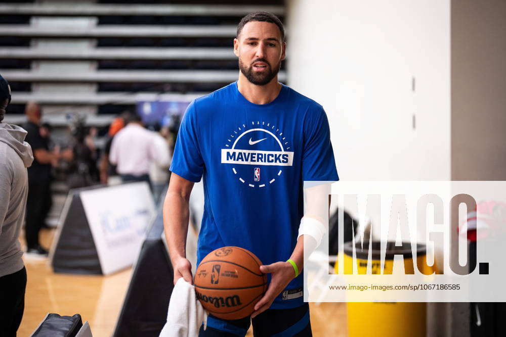 Dallas Mavericks Klay Thompson leaves a training camp session at Simon Fraser University in Burnaby, B.C., Tuesday, Sept. 30, 2025. Canada News - September 30, 2025 - ZUMAc35_ 20250930_zaf_c35_113