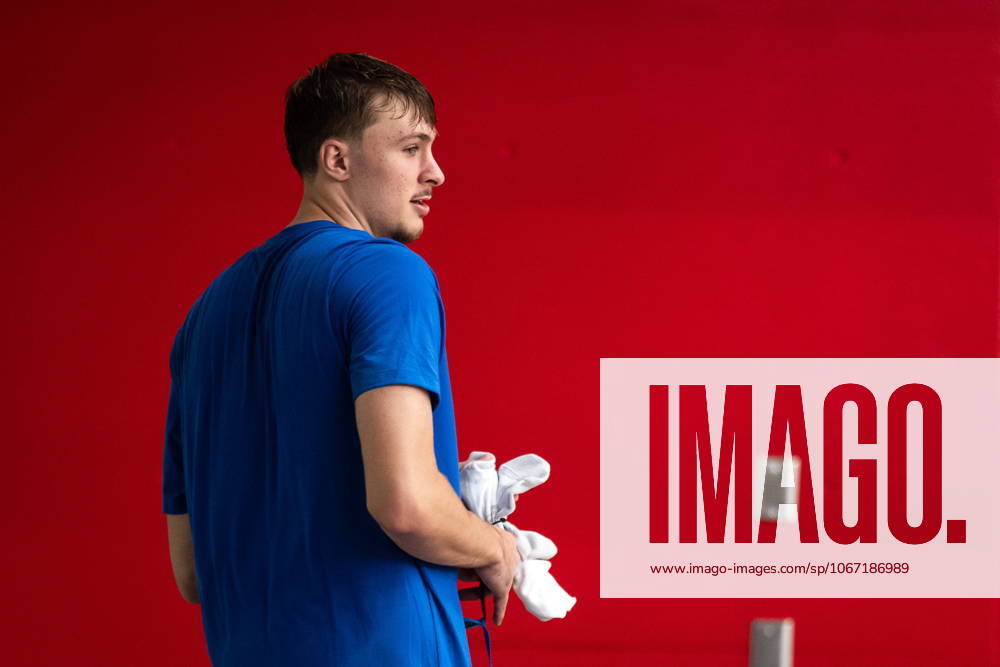 Dallas Mavericks Cooper Flagg leaves a training camp session at Simon Fraser University in Burnaby, B.C., Tuesday, Sept. 30, 2025. Canada News - September 30, 2025 - ZUMAc35_ 20250930_zaf_c35_126