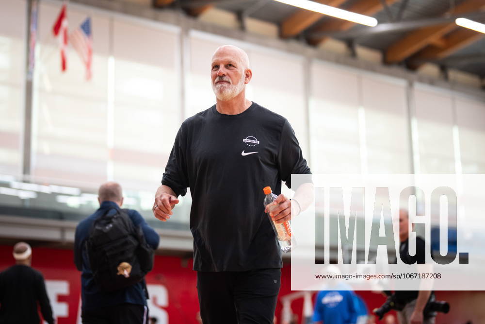 Dallas Mavericks assistant coach Jay Triano leaves a training camp session at Simon Fraser University in Burnaby, B.C., Tuesday, Sept. 30, 2025. Canada News - September 30, 2025 - ZUMAc35_ 20250930_zaf_c35_127