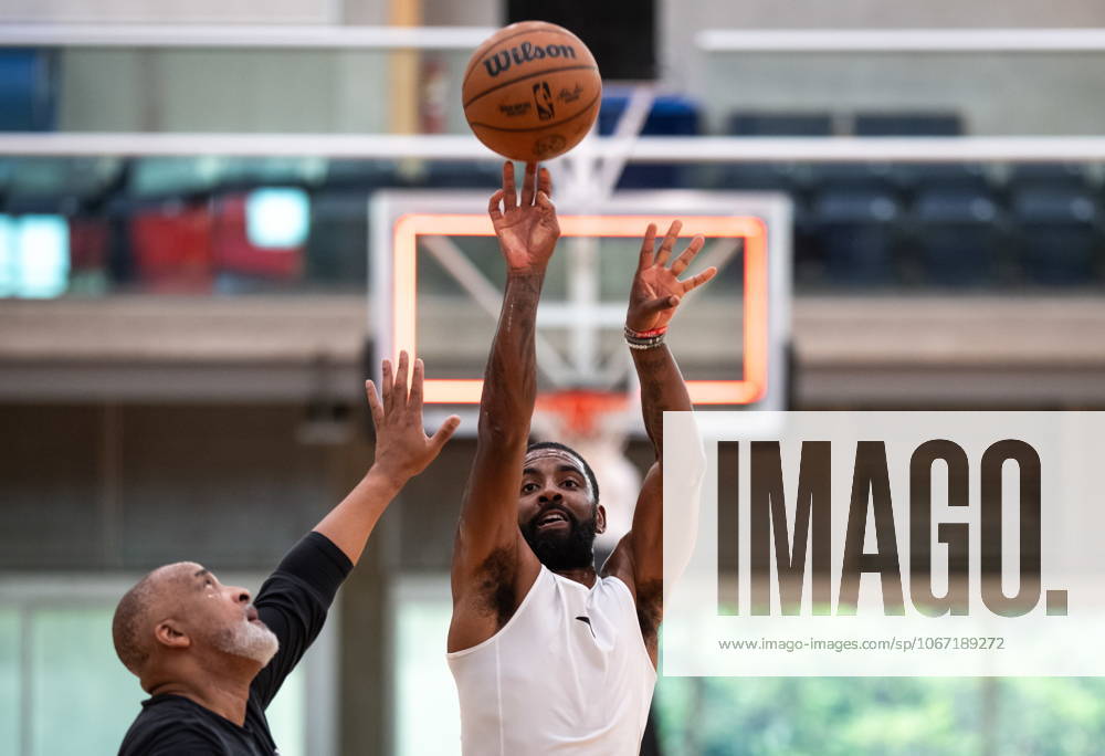 Dallas Mavericks Kyrie Irving shoots during a training camp session at Simon Fraser University in Burnaby, B.C., Tuesday, Sept. 30, 2025. Canada News - September 30, 2025 - ZUMAc35_ 20250930_zaf_c35_165