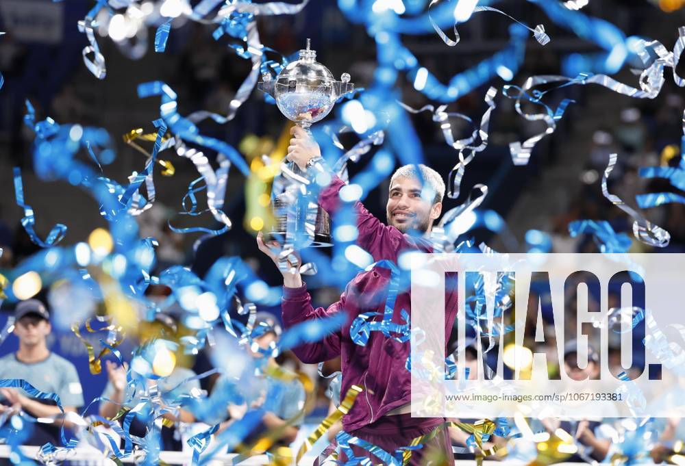 Tennis: Japan Open Carlos Alcaraz of Spain holds the victor s trophy after winning the men s singles title at the Japan Open tennis tournament at Ariake Coliseum in Tokyo on Sept. 30, 2025. A14AA0004897125P
