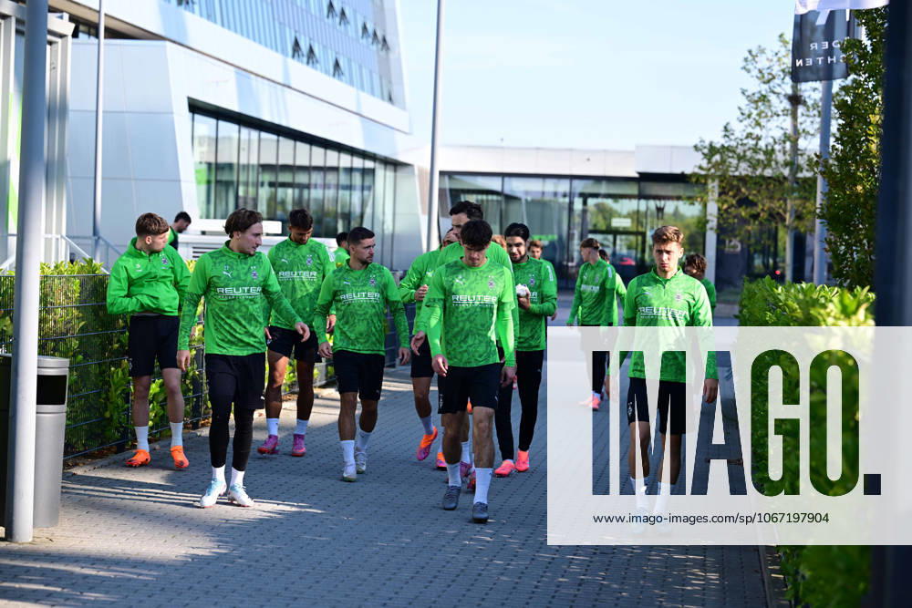 Moenchengladbach Football, Men, Season 2025 2026, Training Borussia Moenchengladbach The first training session after the release of Roland Virkus The team on the way to the training ground DFL regulations prohibit any use of photographs as image sequences and or quasi video Borussia Park NRW Germany