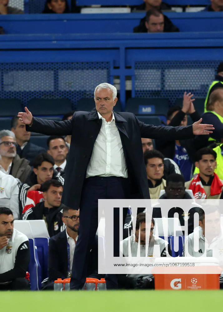 London, England, 30th September 2025. Jose Mourinho manager of Benfica during the Chelsea vs Benfica UEFA Champions League match at Stamford Bridge, London. Picture credit should read: David Klein Sportimage . SPI_123_DK_Chelsea_Benfica SPI-4176-0122