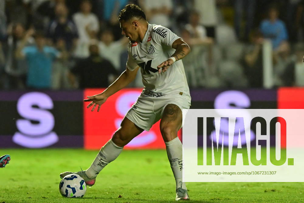 VILA BELMIRO Santos (SP), 10 01 2025 - BRAZILIAN CHAMPIONSHIP SANTOS X GREMIO - Tiquinho Soares of Santos, during the match between SANTOS X GREMIO, valid for the twenty-sixth round of the Brazilian Championship, held at the Vila Belmiro stadium, in Santos, on the night of this Wednesday, 01. (Photo: Eduardo Carmim Photo Premium SPP) 30930 (EDUARDO CARMIM, Eduardo Carmim SPP)
