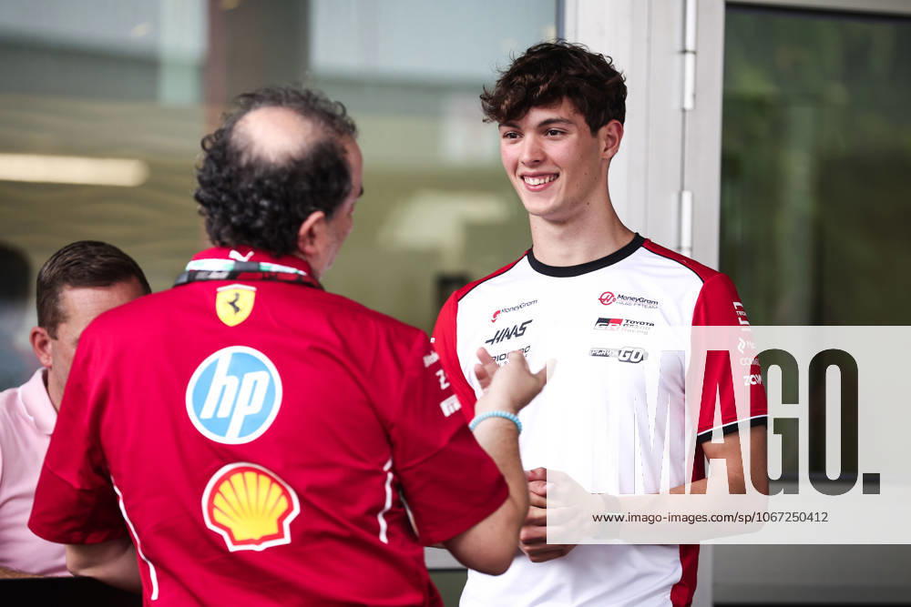 F1 - SINGAPORE GRAND PRIX 2025 BEARMAN Ollie Oliver (gbr), Haas F1 Team VF-25, portrait during the 2025 Formula 1 Singapore Grand Prix, 18th round of the 2025 FIA Formula One World Championship, WM, Weltmeisterschaft from October 3 to 5, 2025 on the Marina Bay Street Circuit, in Singapore - SingaporeSingapore