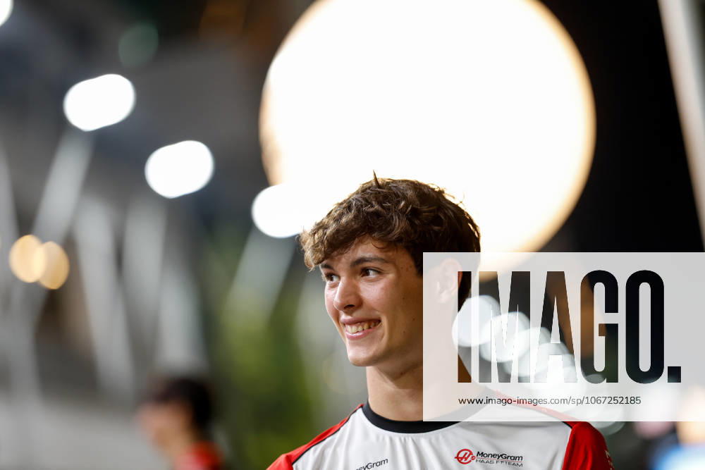 F1 - SINGAPORE GRAND PRIX 2025 BEARMAN Ollie Oliver (gbr), Haas F1 Team VF-25, portrait during the 2025 Formula 1 Singapore Grand Prix, 18th round of the 2025 FIA Formula One World Championship, WM, Weltmeisterschaft from October 3 to 5, 2025 on the Marina Bay Street Circuit, in Singapore - SingaporeSingapore